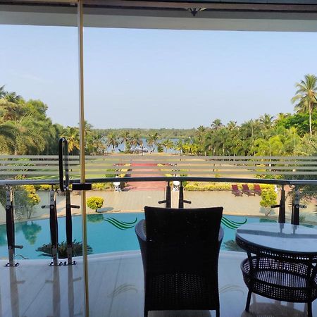 Lake Palace Trivandrum Vettutura Luaran gambar