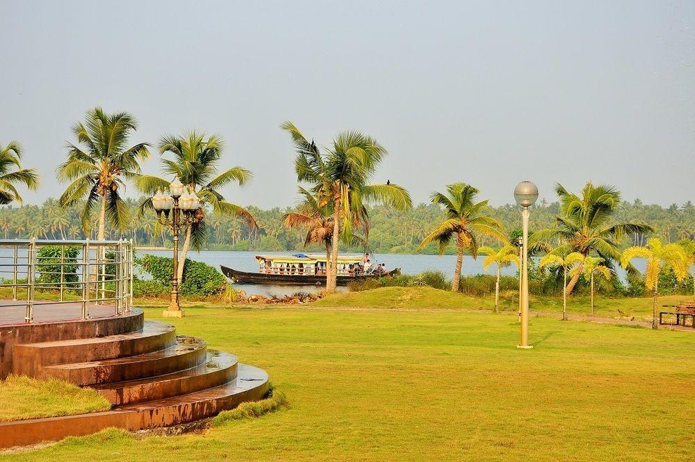 Lake Palace Trivandrum Vettutura Luaran gambar