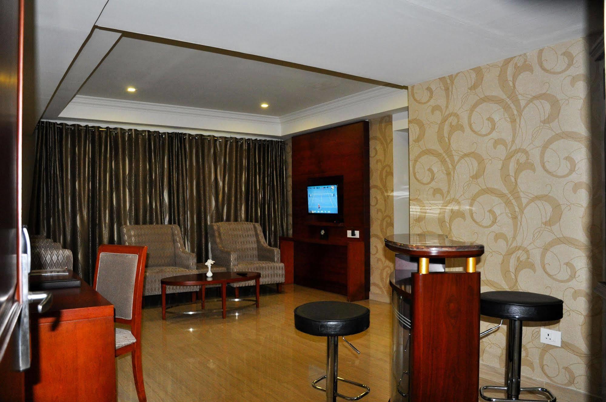 Lake Palace Trivandrum Vettutura Luaran gambar