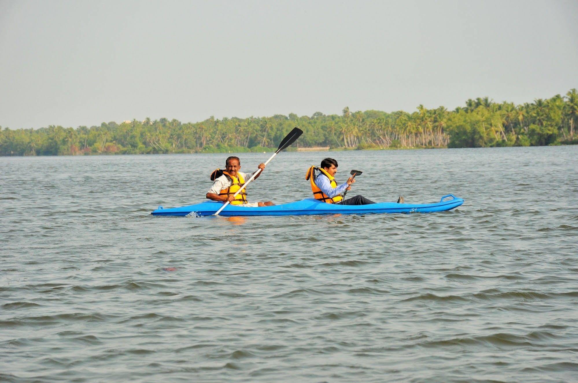 Lake Palace Trivandrum Vettutura Luaran gambar